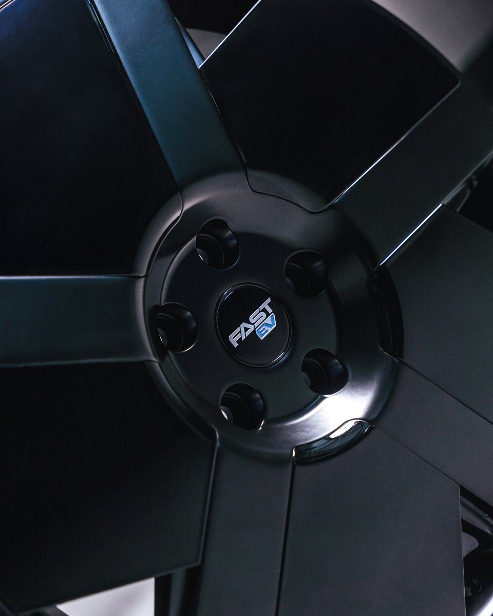 Fastwheelsalloy's tweet image. Audacieux. Élégant. Électrique. ⚡️🖤

La EV06 Noir Lustré est conçue pour allier style et efficacité, et a été testée pour augmenter l’autonomie de votre véhicule électrique de 5,8 %.

Prêt à rehausser votre conduite et augmenter votre autonomie?

#FastEV #EV06 #EV #Ioniq5 #EV6