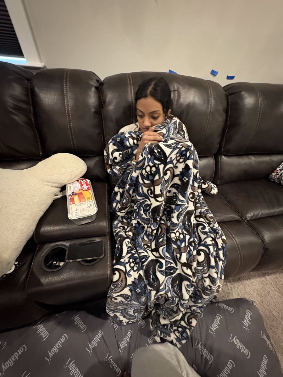 kweefmonster's tweet photo. caught her about to inhale the fuck out of this pound cake https://t.co/KQfhOovNBP