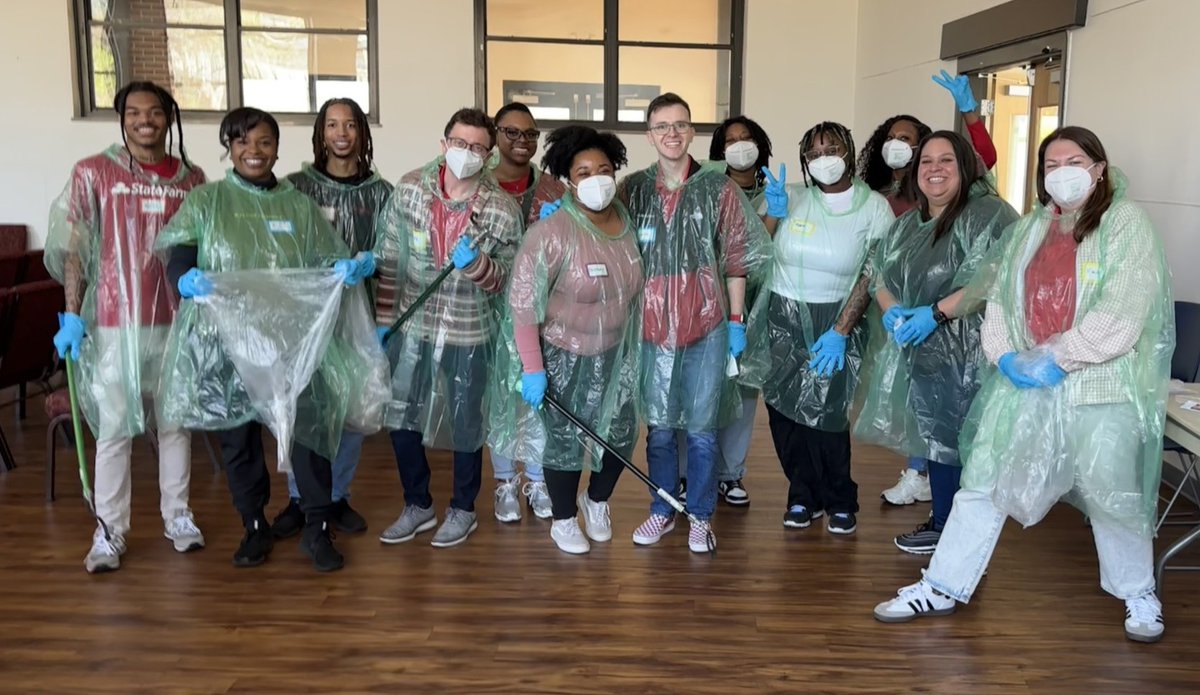 SFAgentKaitlin's tweet photo. 🎉✨ What a day! Quotes for Good was a success! We presented Atlanta Mission a $700 check for their cause. 🙌 We beautified the campus and served our community!  Congrats to Anthony S. on his journey into Agenthood! 🥳 Here’s to making a difference! #QuotesForGood #CommunityLove https://t.co/RRVI3vevdT