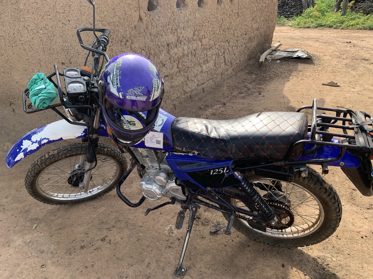 ModernAgri_Tips's tweet image. Motorbikes are the unsung heroes of agricultural extension! 🛵👨‍🌾

They navigate tough terrain to reach farmers in remote areas, ensuring they get the support and knowledge they need. Where roads fail, two wheels deliver! 

#RuralFarming #AgExtension