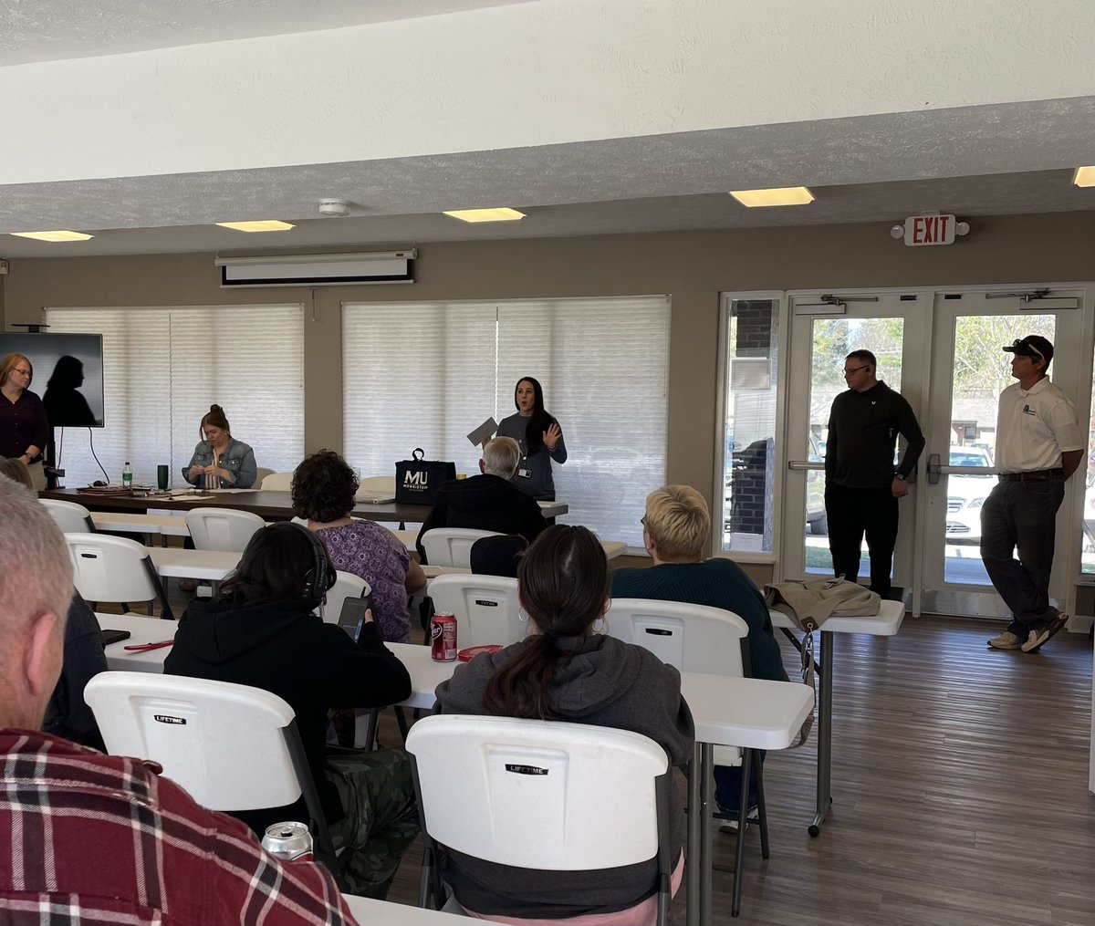We enjoyed visiting Tennessee Valley Housing Services this morning to share tips on energy efficiency, water conservation, and how small changes can lead to big savings! 🏠⚡
Thanks for having us! #communitypartnerships