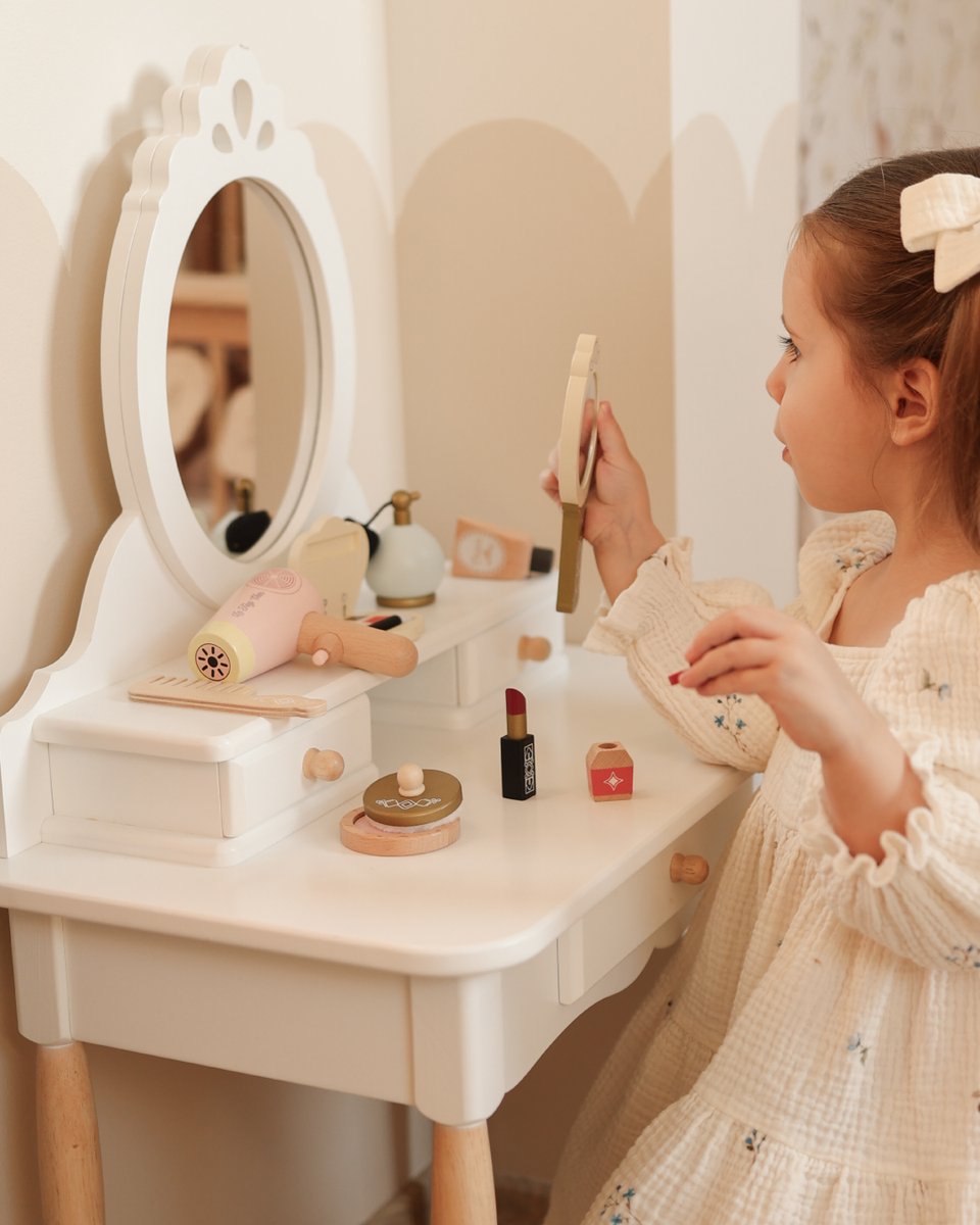 Be the star of your own show 🌟 Budding beauticians will love this set, full of wooden make up 💖 Includes a perfume bottle, mirror, hair dryer, lipstick and more for hours of roleplay fun!

#roleplay #toy #makeup #woodentoys #imaginativeplay #kids #pretendplay 

📸 @kozlowskie_