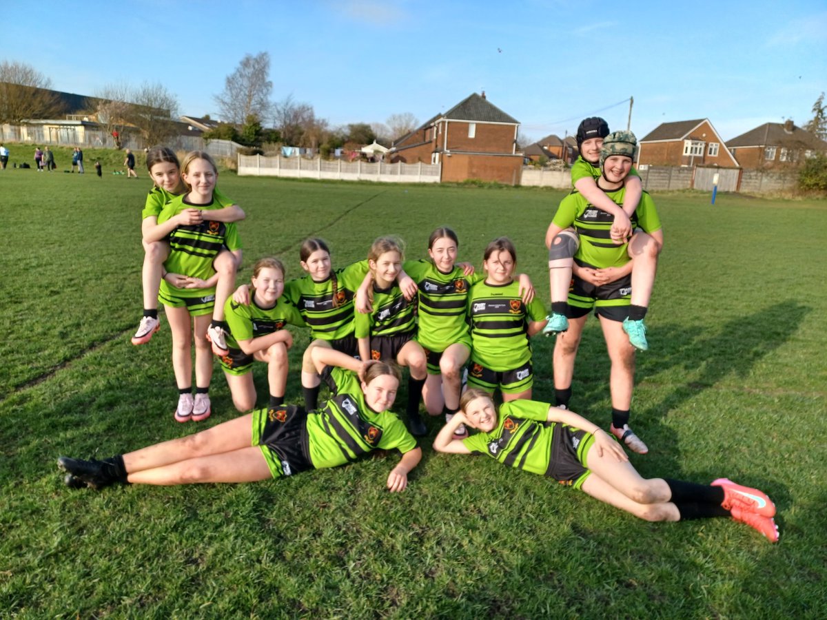 pe_sjf's tweet photo. Well done to the Y7 girls RL team. They go through to the next round of the Wigan and Leigh schools knockout narrowly beating Deanery in a great game 🏉👏 https://t.co/k9IdyI6yx7