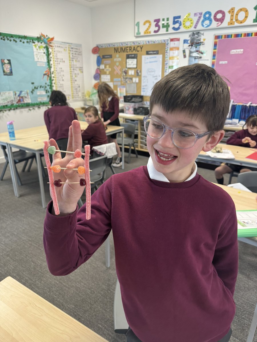 StNinians_PS's tweet image. Science is sweet! P5/6 enjoyed creating DNA models to explore the building blocks of life. 🧬 #LearningWithoutLimits