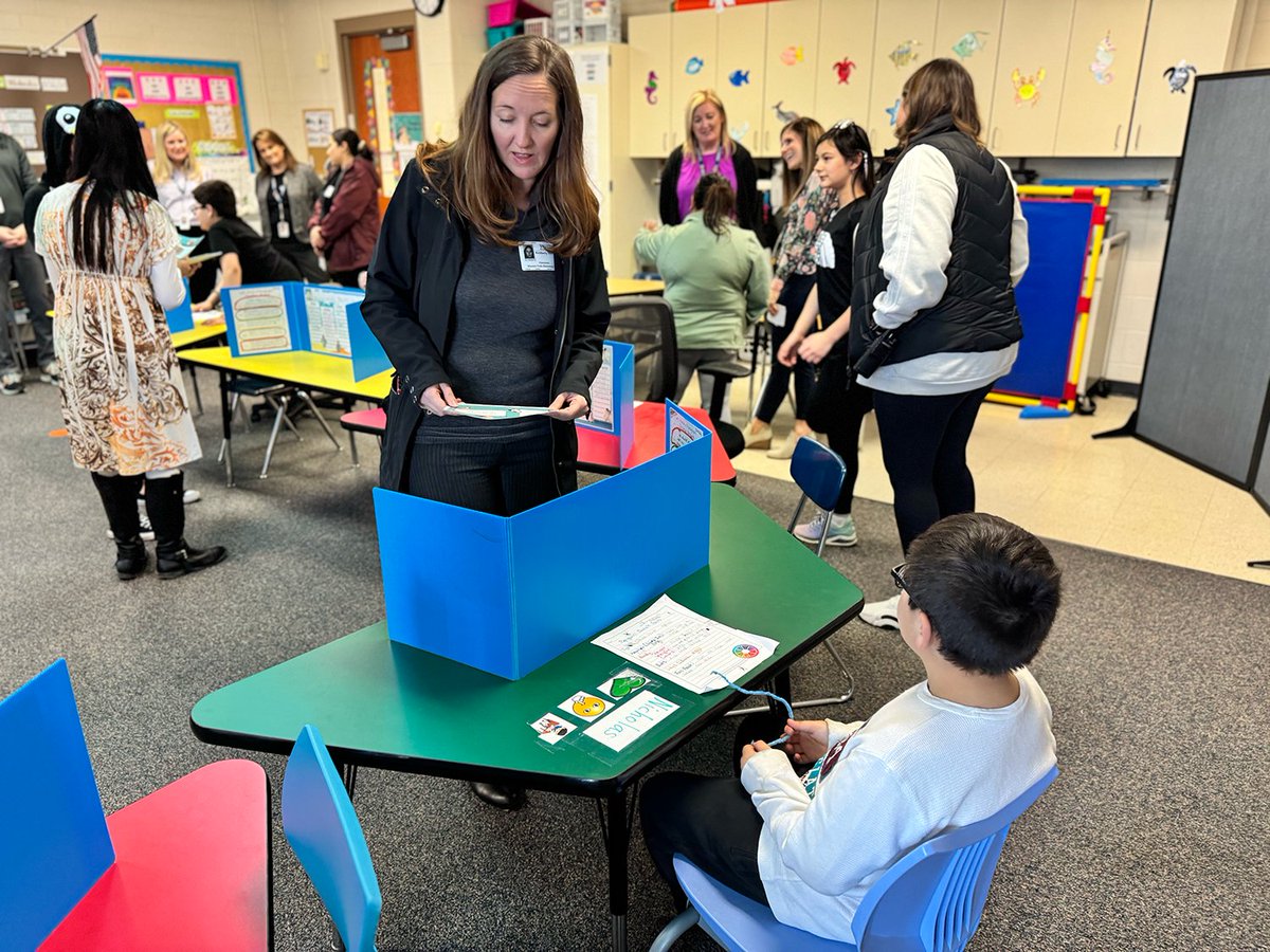 CCSD93's tweet photo. 3rd–5th graders in Western Trails’ Specialized Academic Classroom showcased their penguin research today, presenting poster boards and answering questions about the unique flightless birds from peers, parents, and staff who stopped by to learn and celebrate these young scholars! https://t.co/Vn7Pj7yBTQ
