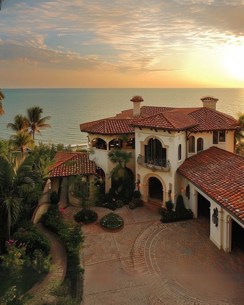 HOUSEPORN___'s tweet image. Mediterranean villa.