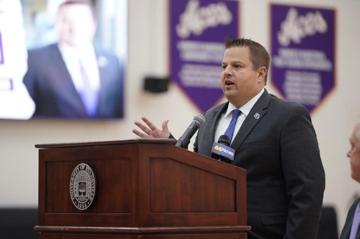 Jevin Redman (@jevin_13) on Twitter photo Aces on ther Air - Ep. 31 Basketball Portal/NIL
<a href="/EvansvilleAD/">Dr. Ziggy Siegfried</a> joins me to provide an update on the UE Basketball portal news and NIL progress.
🔊Listen: bit.ly/4c8BWon + Spotify/Apple
We also talk about if the path college sports is currently on is sustainable for Aces on ther Air - Ep. 31 Basketball Portal/NIL
<a href="/EvansvilleAD/">Dr. Ziggy Siegfried</a> joins me to provide an update on the UE Basketball portal news and NIL progress.
🔊Listen: bit.ly/4c8BWon + Spotify/Apple
We also talk about if the path college sports is currently on is sustainable for
