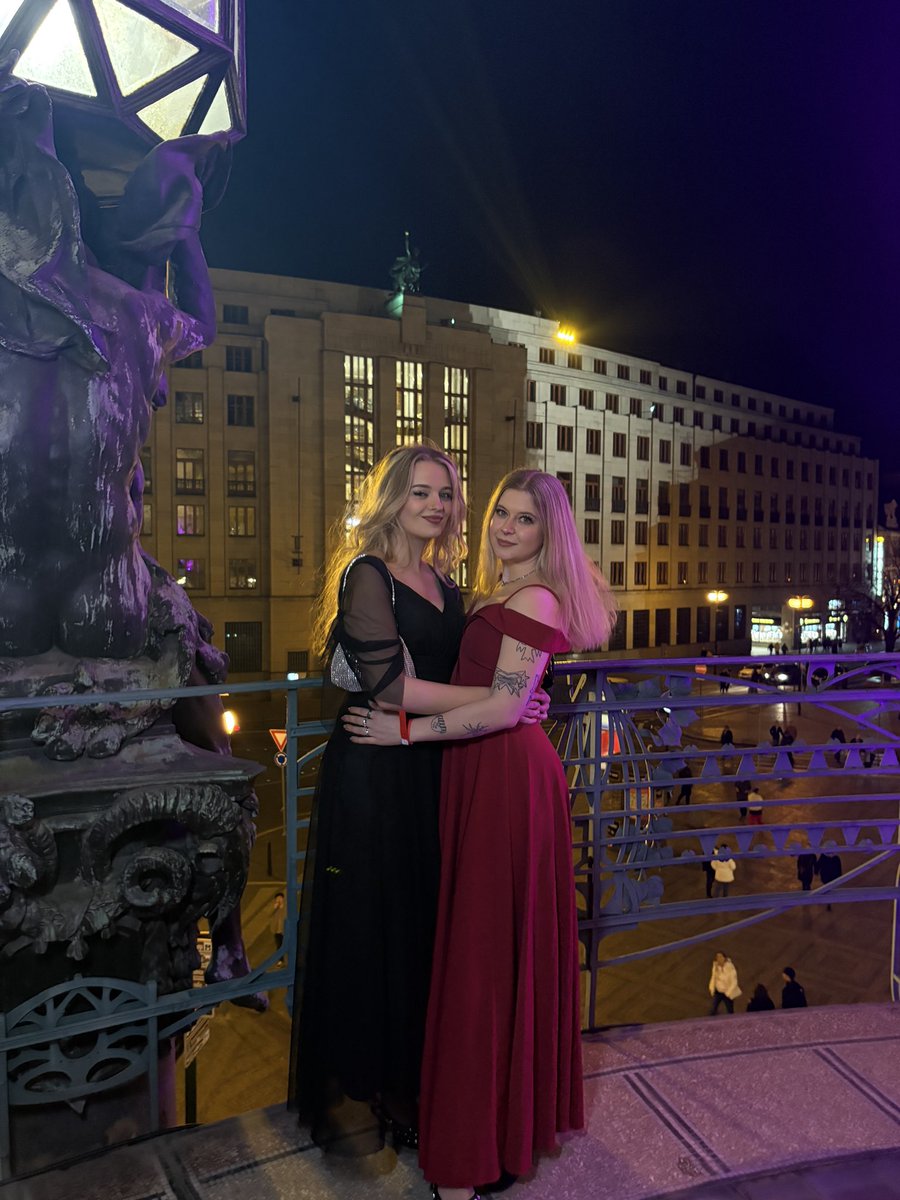 SPASA_'s tweet photo. Dají se stihnout 2 právnické plesy za 2 dny? Teď už vím že ano, ale taky vím, že bych příště šla už jen na jeden. 

Vítám vás u mého hodnocení právnických plesů 2025👍 https://t.co/YLQCREJtwO
