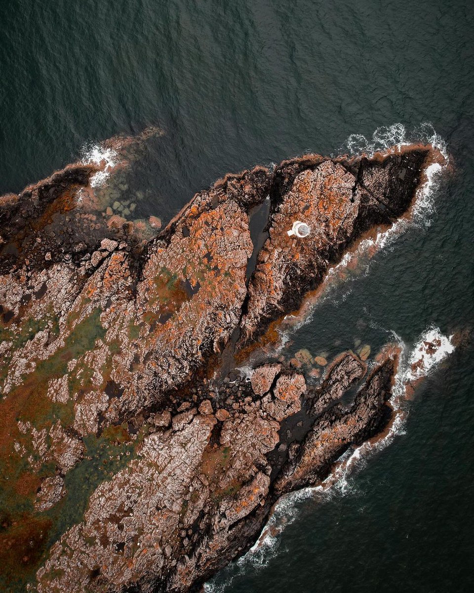 🌊 Can you spot the Eun Lighthouse?

Located on #Bute, you can walk to this lighthouse along a stunning coastal trail, offering stunning sea views and the chance to spot diverse wildlife. 

📸 IG / livingwiththew0lf

Discover more short-distance walks👇
zurl.co/WuvzA