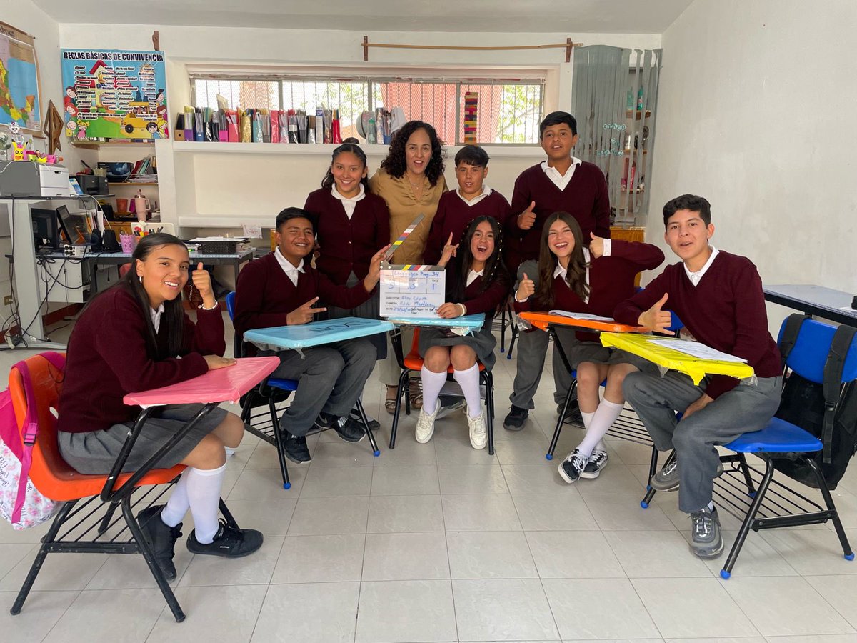 Pimentela_'s tweet photo. 🎬📍En @aprende_mx seguimos produciendo en territorio.
Tocó el turno de ir Durango a la #telesecundaria Alberto Amaya. Las y los docentes y estudiantes darán vida a los videos detonadores del próximo ciclo escolar que se verán en todas las escuelas a través de la #RedEdusat. ✌🏼 https://t.co/RwyYJOXUFc