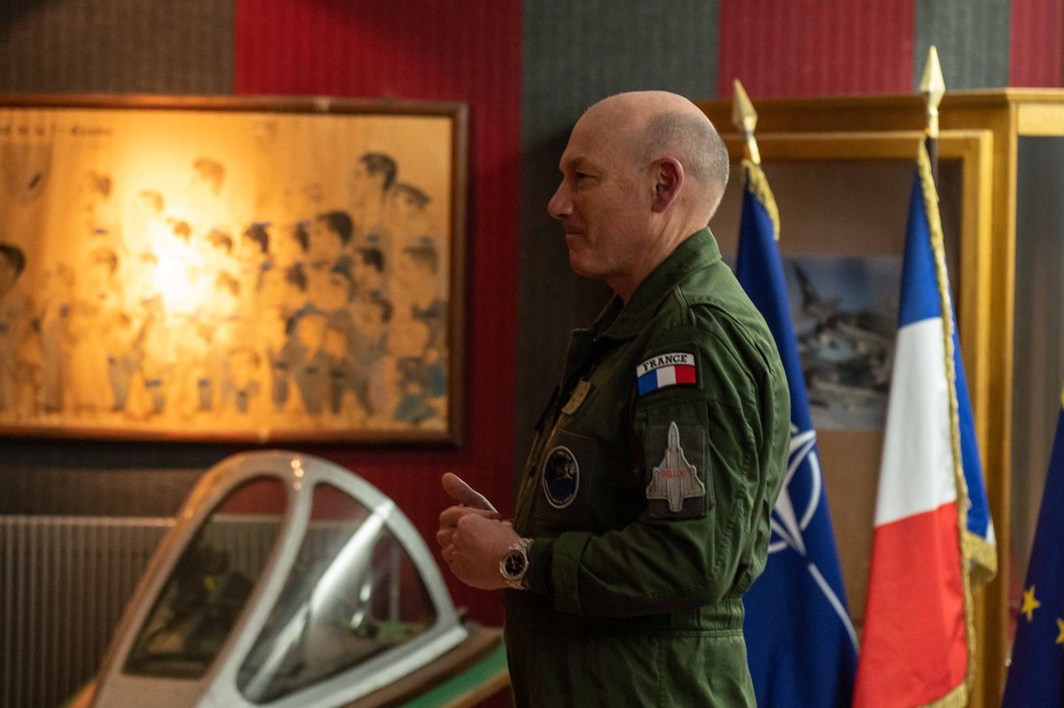 CEM_AAE's tweet photo. Aux côtés de la Patrouille de France aujourd’hui sur la base aérienne 113 de Saint-Dizier.

FAIRE FACE. https://t.co/71Ht5P4Esx