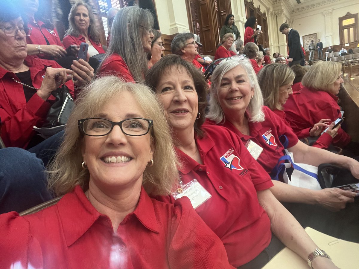 JulieHinaman's tweet image. Shoutout to all of the TX retired educators advocating today at the state capitol today, especially the @CyFairISD Cy-FARE group of retired teachers! ❤️@TRTA 
#RedforEd #CFISDspirit