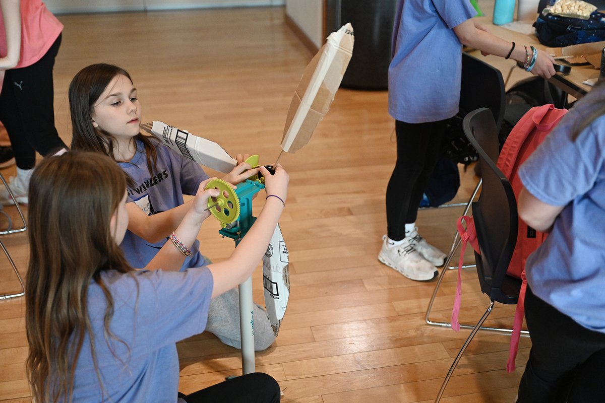 PSU_CollegeOfEd's tweet image. Today, @pennstateCSATS and @PSUEngineering hosted the Pennsylvania State #KidWindChallenge at the HUB-Robeson Building on the #PennState University Park campus.

Elementary, middle and high school students were judged on their experimental wind turbines and an instant challenge.
