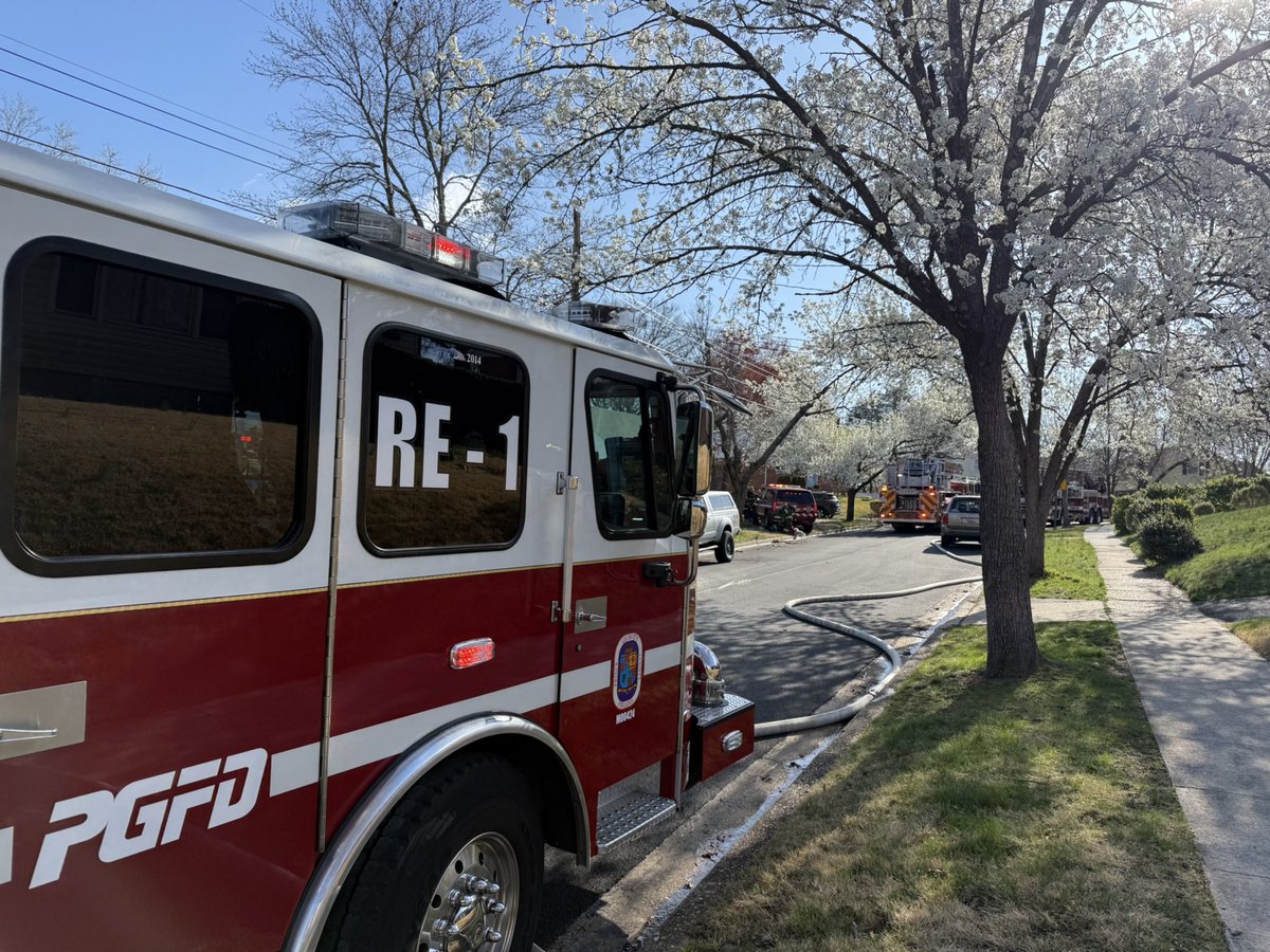 2 Fires for Engine 1B this morning: At 9:19AM Engine 1B went second due to the 8300 block of Verona Dr in Lanham for the house fire. At 10:34 AM, Engine 1B went first due to the 4700 block of Sheridan St in Riverdale Park for the detached garage fire. #hv1fd 
📸 <a href="/BHVFD14/">Berwyn Heights VFD</a>