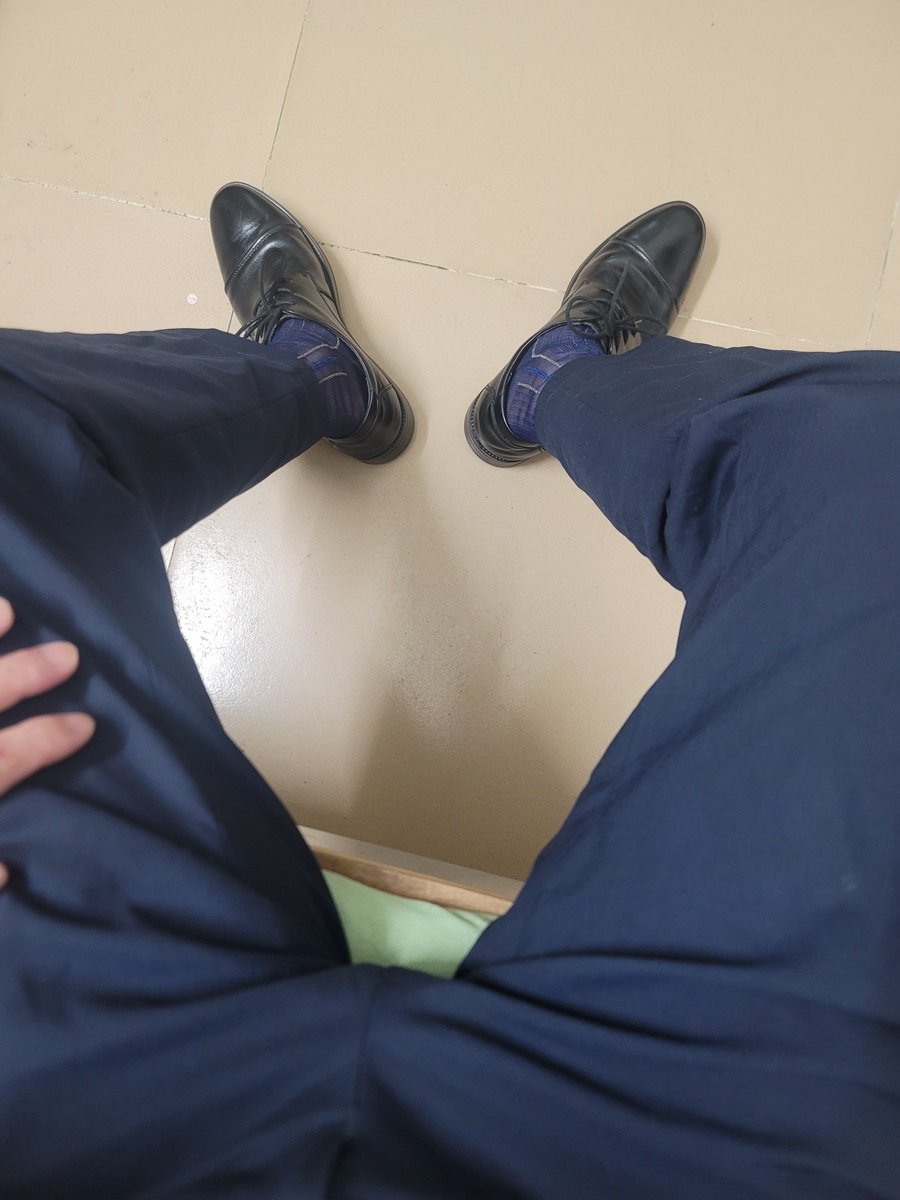 刚刷到一个曾经在脚下叫爸爸的0M，居然下海做1S