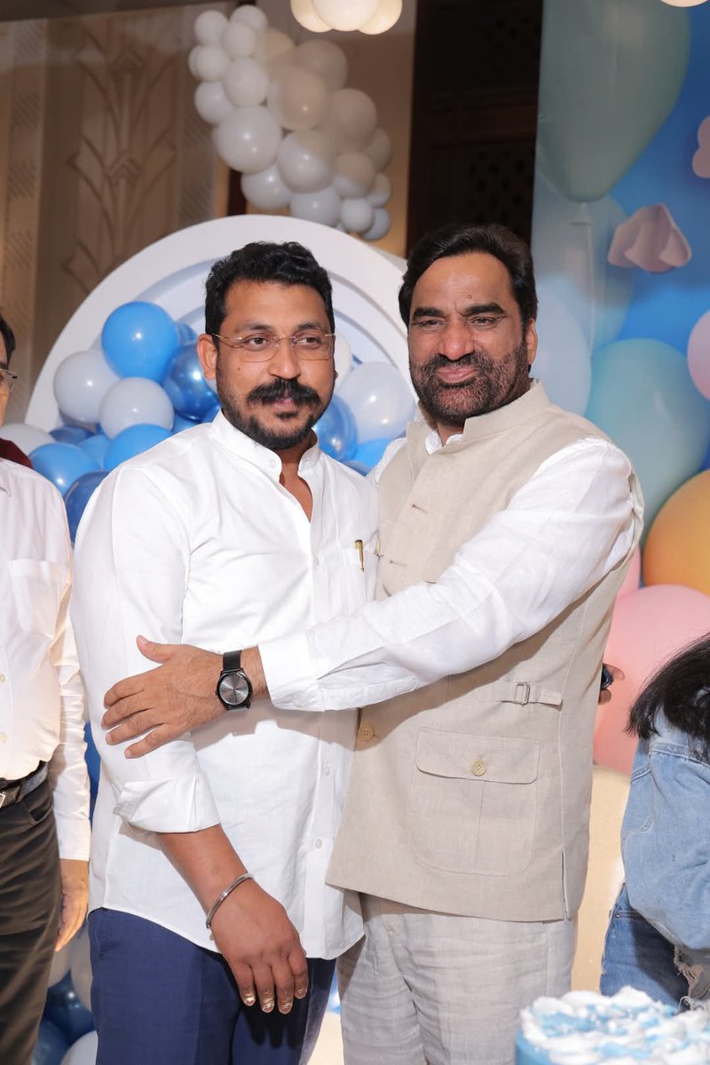 hanumanbeniwal's tweet photo. आजाद समाज पार्टी (कांशीराम) क�� राष्ट्रीय अध्यक्ष व उत्तरप्रदेश राज्य की नगीना   लोक सभा क्षेत्र से सांसद एडवोकेट चंद्रशेखर जी आजाद ने दिल्ली में मेरे लाडले बेटे आशुतोष बेनीवाल के जन्म दिवस के अवसर पर आयोजित कार्यक्रम में पधारकर बेटे को आशीर्वाद दिया |
@BhimArmyChief https://t.co/dHLhioXJok