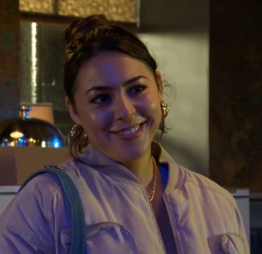 shirlpuzz's tweet photo. Make this woman the centre of the show. Bring in her parents, build up her family and get her as landlady of the Queen Vic. Make statues of her all around London, give her a knighthood and make her a saint. She is the new Princess Diana #Eastenders https://t.co/75Kx2M8hZB