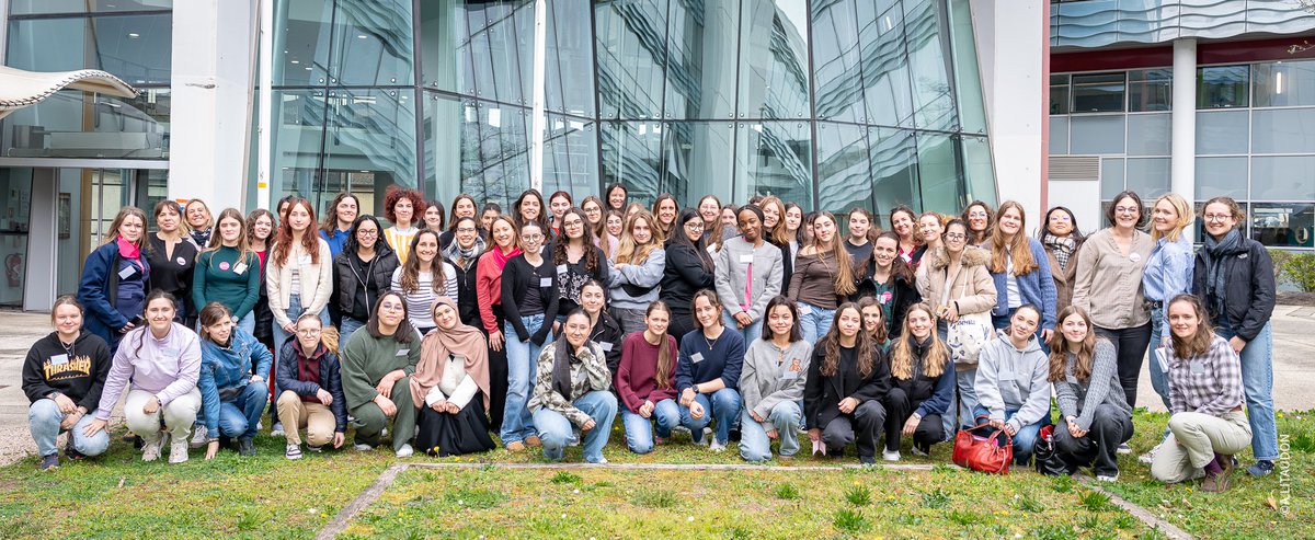 3 élèves du lycée et Mme Maigrot, référente "égalités" étaient présentes au Challenge Innovatech.

Pendant 5 heures, elle ont élaboré un projet innovant, et ont ensuite "pitché" devant un jury.

Bravo à nos jeunes élèves pour leur engagement !