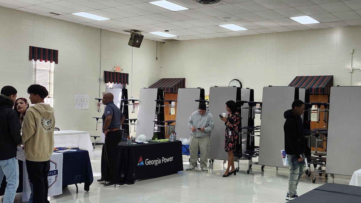 RCPS Open Campus (@rcpsopencampus) on Twitter photo Epic Center: Students attended an options fair to discover the wide range of opportunities available after high school. #FutureOpportunities #HighSchoolSuccess <a href="/director_EPIC/">Director EPIC Center</a> <a href="/ToneyROCEPIC/">Mr. Tiwon U. Toney</a> Epic Center: Students attended an options fair to discover the wide range of opportunities available after high school. #FutureOpportunities #HighSchoolSuccess <a href="/director_EPIC/">Director EPIC Center</a> <a href="/ToneyROCEPIC/">Mr. Tiwon U. Toney</a>