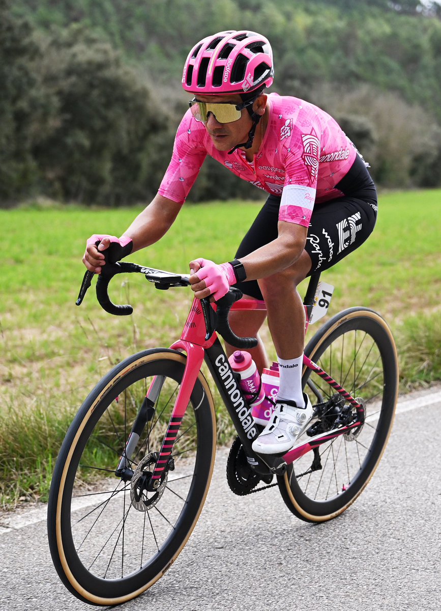 RichardCarapazM's tweet image. Día largo en la @VoltaCatalunya. Buenas sensaciones, un paso a la vez 👊🏾👊🏾
📸 Getty Images