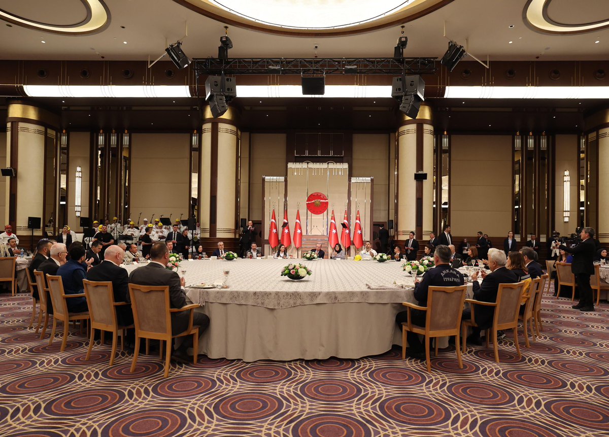 T.C. Çalışma ve Sosyal Güvenlik Bakanlığı (@csgbakanligi) on Twitter photo Çalışma ve Sosyal Güvenlik Bakanımız Sayın Prof. Dr. <a href="/isikhanvedat/">Prof. Dr. Vedat Işıkhan</a>, “Emekçiler ile İftar Buluşması”na Katıldı
csgb.gov.tr/haberler/bakan… Çalışma ve Sosyal Güvenlik Bakanımız Sayın Prof. Dr. <a href="/isikhanvedat/">Prof. Dr. Vedat Işıkhan</a>, “Emekçiler ile İftar Buluşması”na Katıldı
csgb.gov.tr/haberler/bakan…