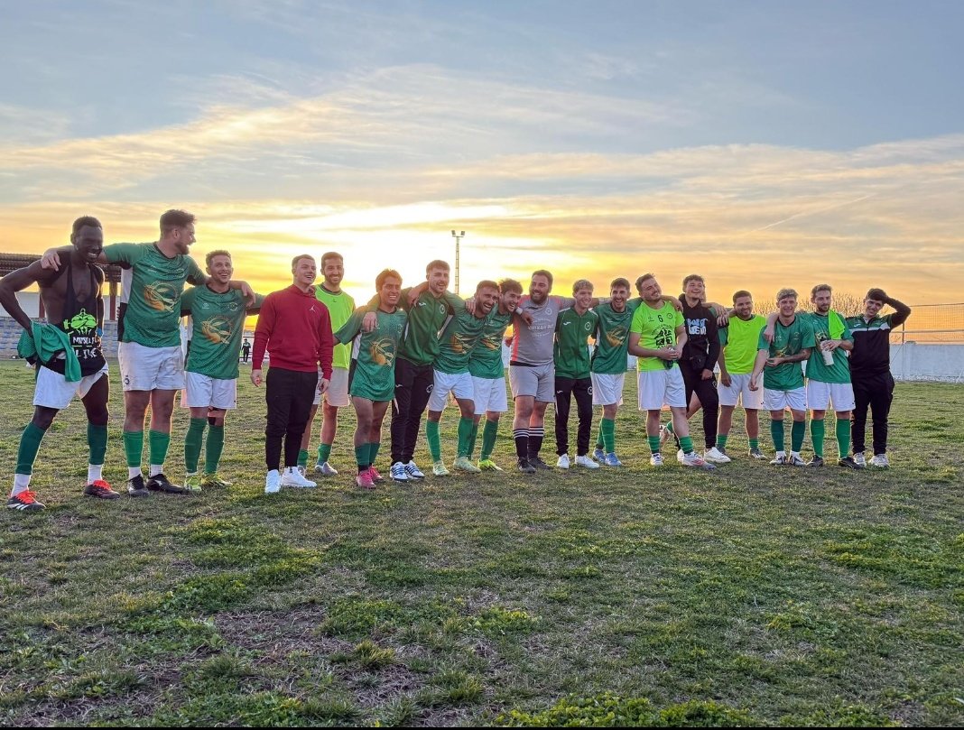 SANTAQUITERIAAD's tweet photo. Quedan 5 finales. Esta muy difícil pero jamás imposible.  Este equipo nos ha demostrado que puede imponerse a todo. Solo queda creer. VAMOS LA VERDE 💚 https://t.co/duPw9ayhFk