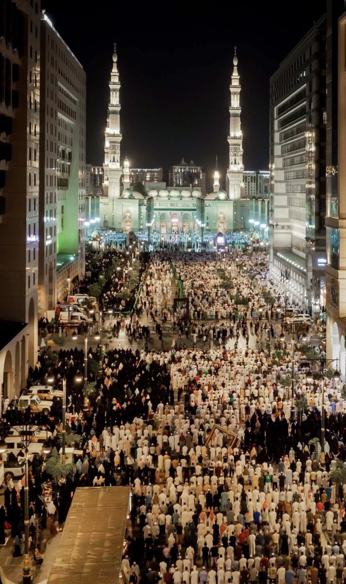 theholymosques's tweet photo. Masjid Al Nabawi on 27th night of the month of Ramadan. https://t.co/aEToznTnU2