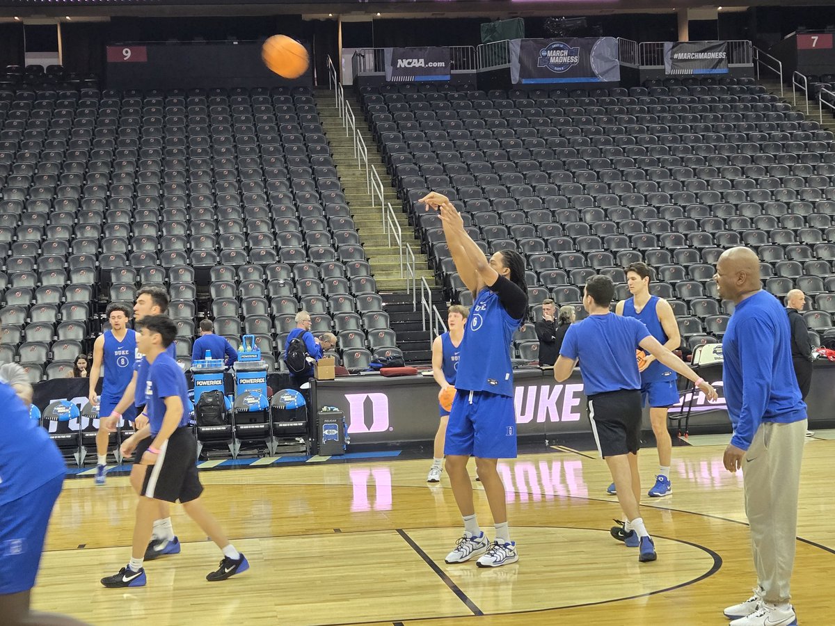 ConorONeill_DI's tweet photo. Left shoulder in a brace; shooting a ball is more than we saw Maliq Brown do last week. https://t.co/e2SguG0P0K
