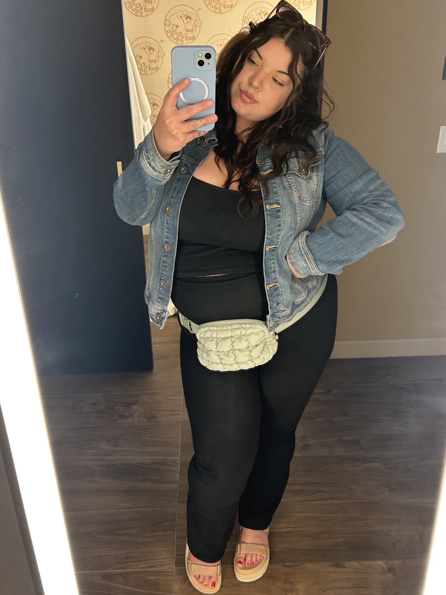 OmgAFatGirl's tweet photo. 3O FLIRTY &amp; THRIVING ✨🎂 https://t.co/d4teknZxoG