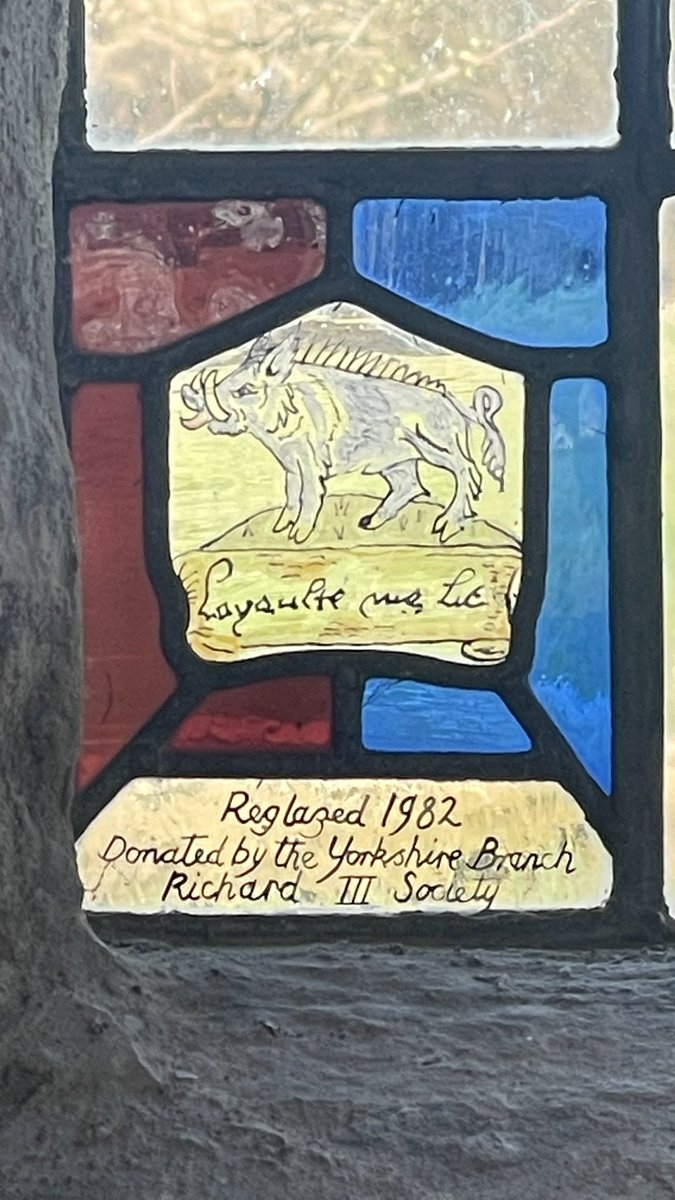 RIII_Itinerary's tweet image. The window behind the altar was glazed by the Richard III Society in 1982. Love the boar. #lml 🐗