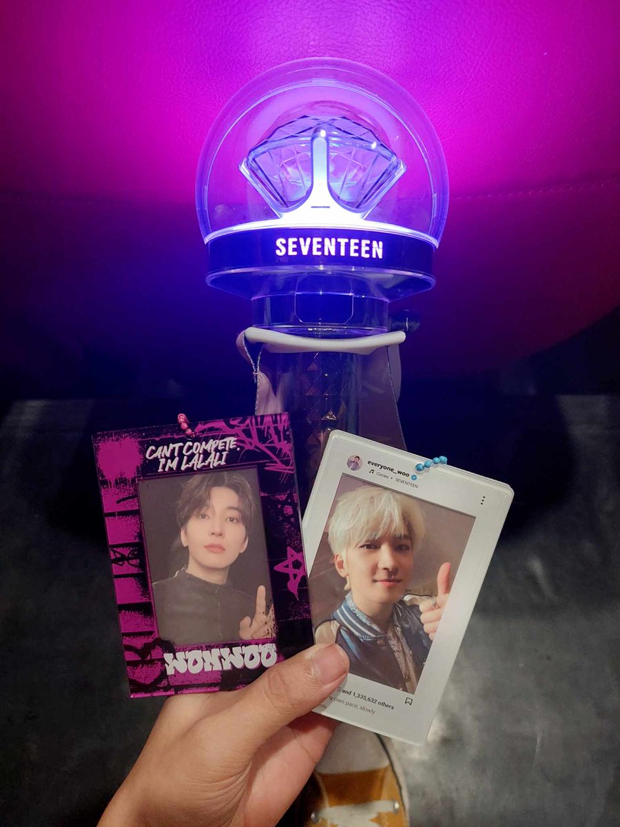 kayl943011's tweet photo. wts | lfb | seventeen
caratbong v3 (2nd hand)

-1800 (can do payment plan)
-twice used (follow in cinema, 17rh bulacan con d2)
-bought from kpopmerch after follow in bulacan
-with minor scratches (can send photo proof)
-complete inclus (box, strap &amp; pouch)

dm lang po sa inch ^^ https://t.co/aPvT88iRoE