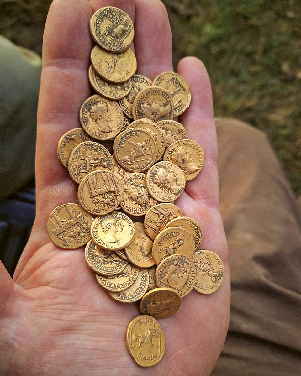 OptimoPrincipi's tweet photo. An astonishing hoard of 39 Roman gold aurei has been unearthed in Suffolk! The coins of the 'Hartismere District Hoard' date from the reigns of Augustus to Nero (c.19 BC-55 AD) and were probably buried by a Roman soldier around the turbulent period of the Boudican revolt. https://t.co/lKA0VNPRwS