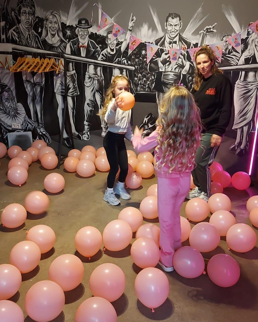 Vandaag was de #Droomdag van Valentina! 🩷 Van begin tot eind was het een dag vol glitter, glamour en onvergetelijke momenten 🌟

🙏 Dankjewel aan onze geweldige Droomgidsen en sponsoren. Jullie hebben Valentina’s droom werkelijkheid laten worden! ✨

#dream4kids #goeddoel