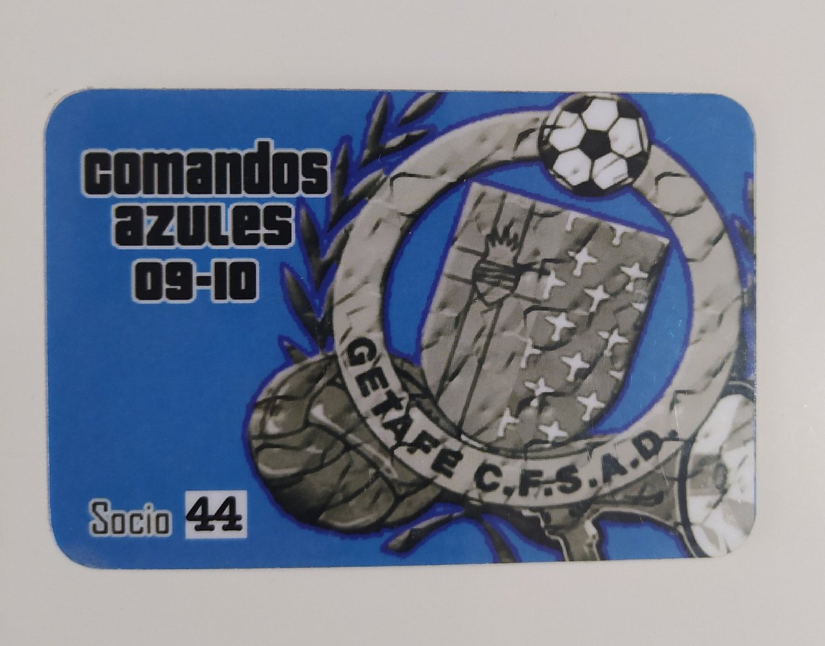 ViejaGuardiaCA's tweet image. Gracias a un veterano miembro del grupo vamos a sortear un antiguo carnet de Comandos para todos nuestros seguidores.
Para participar en el sorteo:
- Seguir nuestra cuenta
- Hacer RT 🔃 
Ganador día 8 de Mayo (Aniversario de @UltrasGetafe )