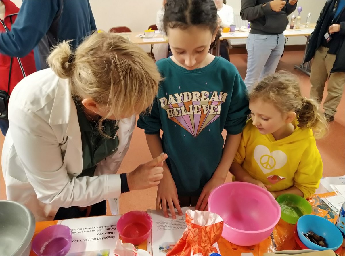 RoslistonEnvEd's tweet image. Come & enjoy our FREE Family Science Discovery Day & Repair Cafe at Rosliston Forestry Centre Sat 26th April 11-3pm🔭🦉
No booking: drop in
Lots of science fun plus Easter craft stalls
& chance for anyone considering a school trip or corporate group conservation visit to chat 💚