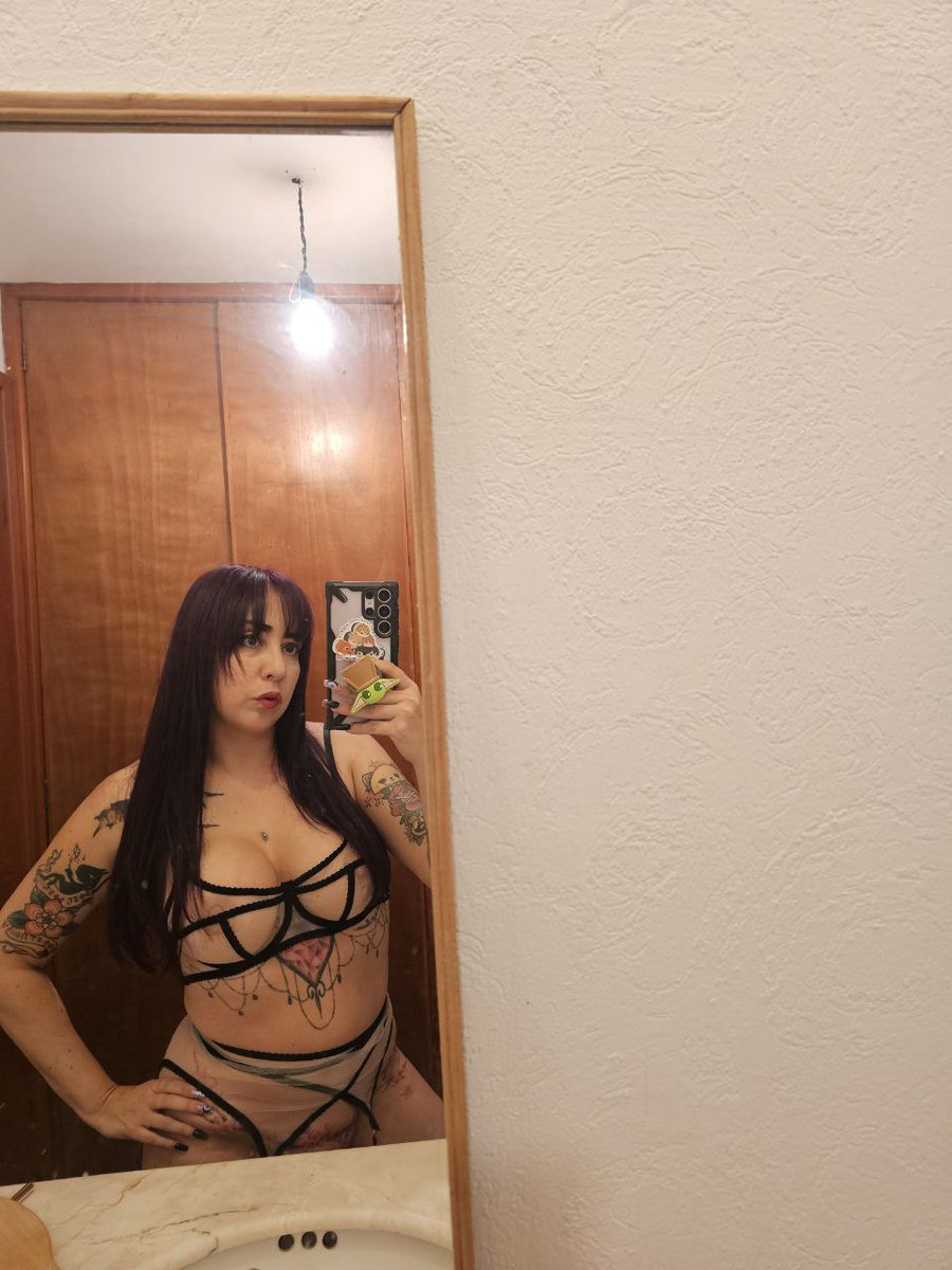 ✨ "Selfie de preparación… ¿Listo para tu sesión de relax extremo? 😌💆‍♀️🔥"
citas al 720 158 5198