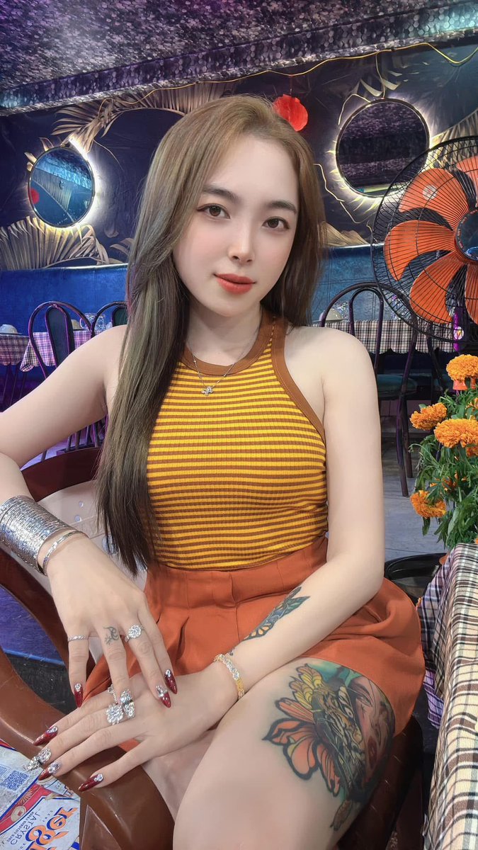 Dioscia's tweet photo. Nay con trai nói thích tôi và muốn lấy tôi làm vợ, tôi có nên đồng ý không ? https://t.co/4qGNy4hNE4