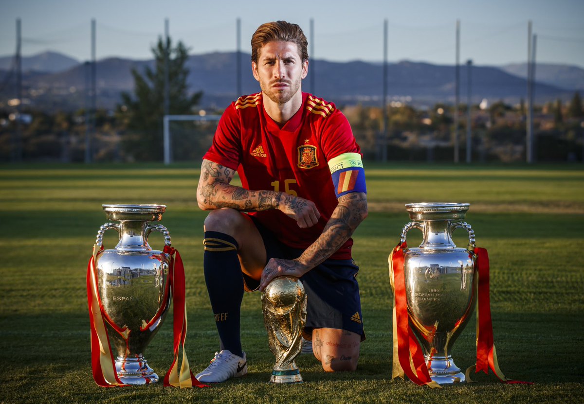 Sergio Ramos (@sergioramos) on Twitter photo Dicen que 20 años no son nada y, si echo la vista atrás, parece ser así. Aunque parece que salté al Helmántico ayer, era 2005 y cumplía un sueño. Otro más. Representar a España, competir por mi país, ponerme la Roja. Empezaba así una de las aventuras más bonitas de mi vida, de Dicen que 20 años no son nada y, si echo la vista atrás, parece ser así. Aunque parece que salté al Helmántico ayer, era 2005 y cumplía un sueño. Otro más. Representar a España, competir por mi país, ponerme la Roja. Empezaba así una de las aventuras más bonitas de mi vida, de