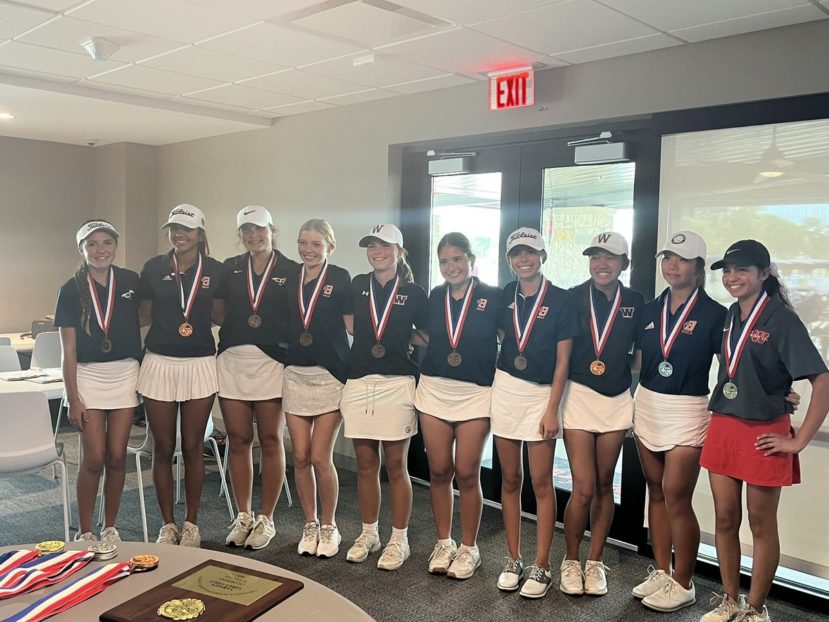 It’s a great day to be a Mustang! Congrats to all for a great season and representing Cypress Ranch at the district tournament. Shout out to Carlee who finished 8th overall and Brooke who finished 10th!