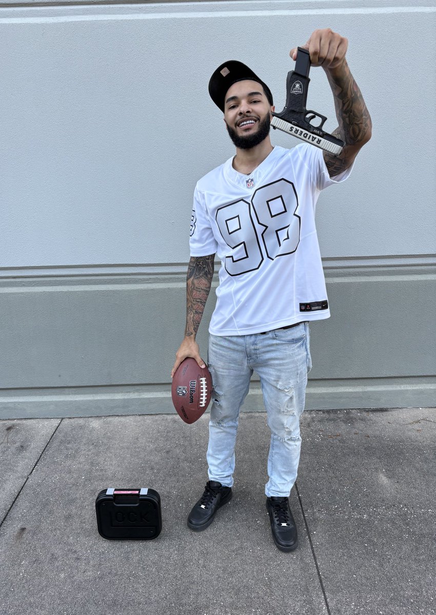 esaigivens's tweet image. Raiders Glock 🔫🏴‍☠️
