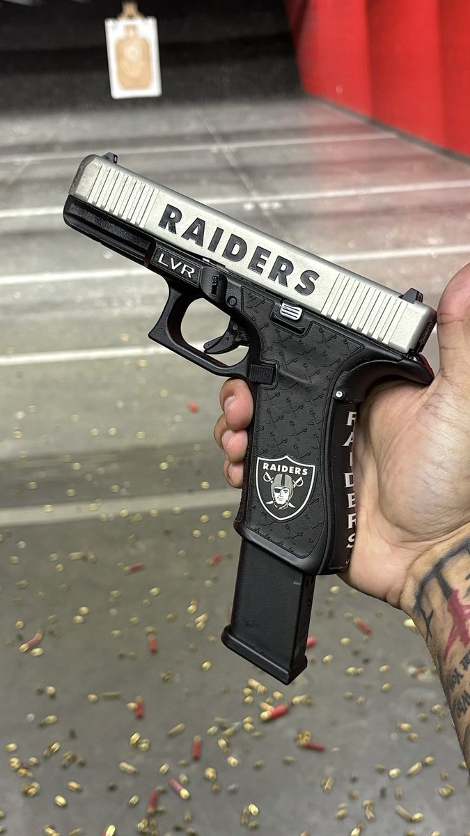 esaigivens's tweet image. Raiders Glock 🔫🏴‍☠️