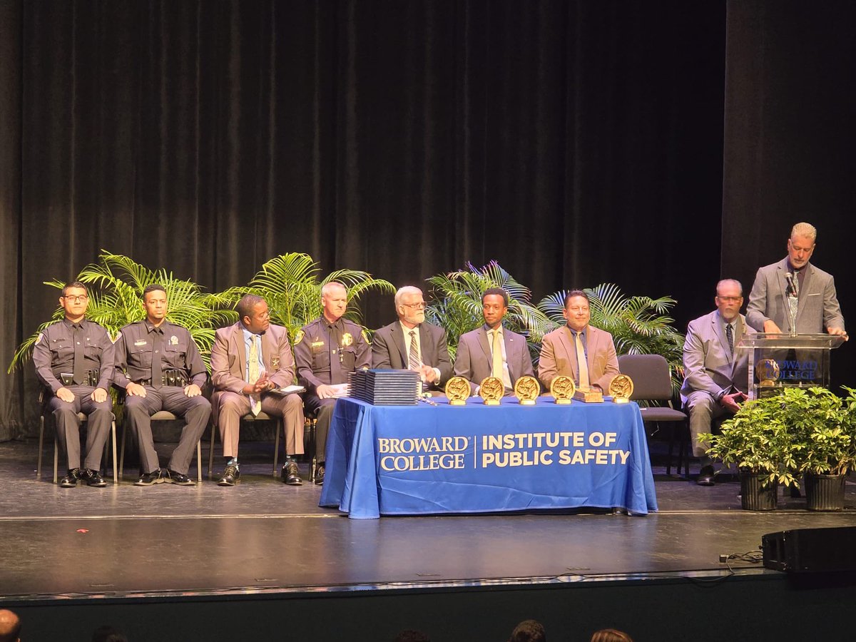 BrowardCollege's tweet photo. Congrats to the 363rd graduating class from the Broward College Institute of Public Safety! ππ After rigorous training, theyβre ready to take the next step in their law enforcement careers. President @ToreyAlston was in attendance to honor their achievements. #BCProudGrad https://t.co/VAqTOKnWV2