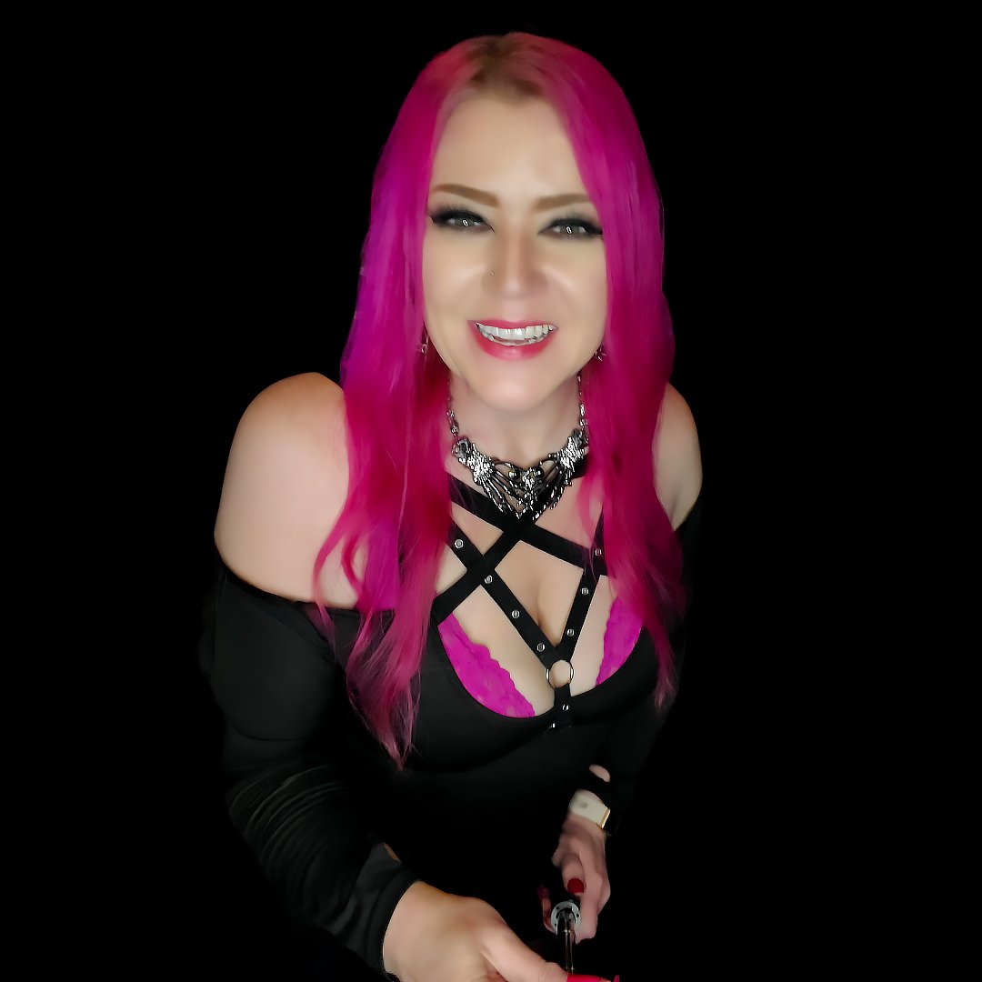 KattatoniaTTV's tweet image. Live now with Elder Scrolls Online (and Just Chatting!) - We got drops!!! Come say hi on twitch at /kattatonia! #esofam #kattscrypt