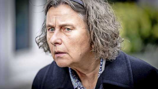 CRISIS - De minister heeft een identiteitscrisis