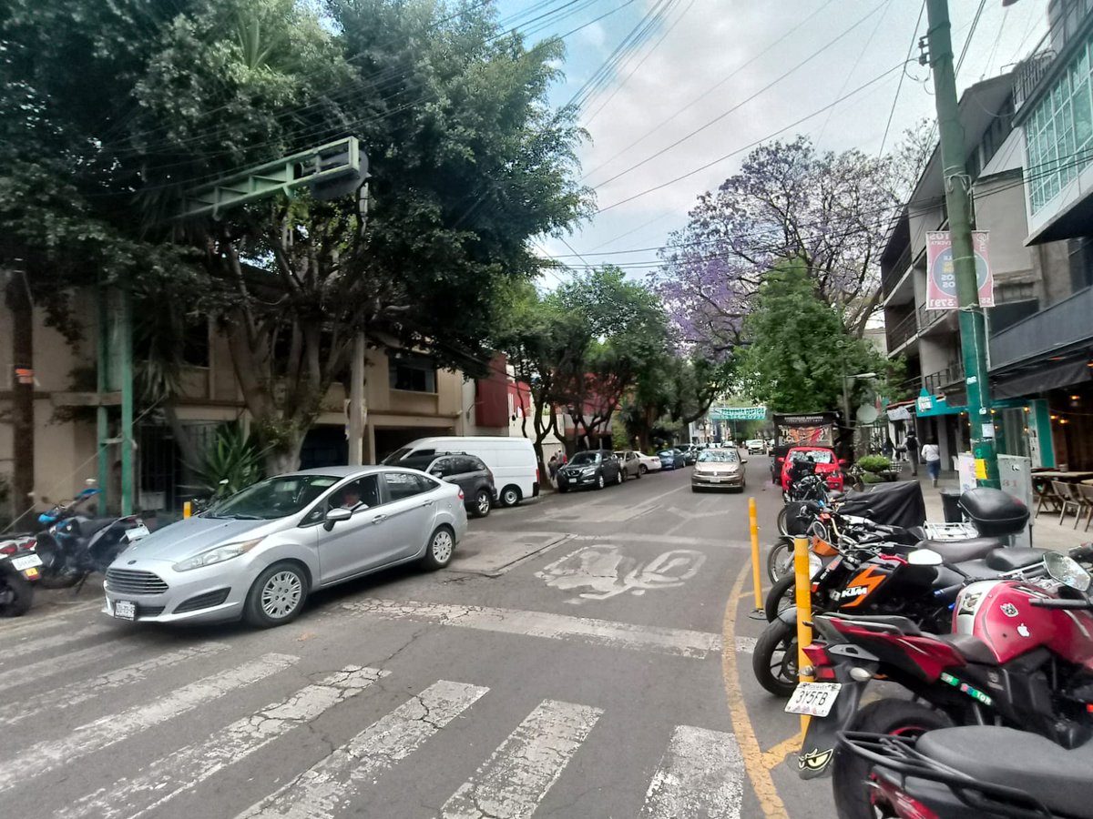 Melo (@pachmaraya) on Twitter photo <a href="/OVIALCDMX/">OVIAL_SSCCDMX</a> <a href="/SSC_CDMX/">SSC CDMX</a> <a href="/UCS_GCDMX/">Unidad de Contacto del Secretario SSC CDMX</a> <a href="/Delvalle_Quejas/">Del Valle Reportes</a> Solicitamos apoyo para mover y sancionar vehículos estacionados sobre cebras obstruyendo el paso en ambas aceras en la esquina de Romero de Terreros y Amores, Del Valle, Benito Juárez <a href="/OVIALCDMX/">OVIAL_SSCCDMX</a> <a href="/SSC_CDMX/">SSC CDMX</a> <a href="/UCS_GCDMX/">Unidad de Contacto del Secretario SSC CDMX</a> <a href="/Delvalle_Quejas/">Del Valle Reportes</a> Solicitamos apoyo para mover y sancionar vehículos estacionados sobre cebras obstruyendo el paso en ambas aceras en la esquina de Romero de Terreros y Amores, Del Valle, Benito Juárez