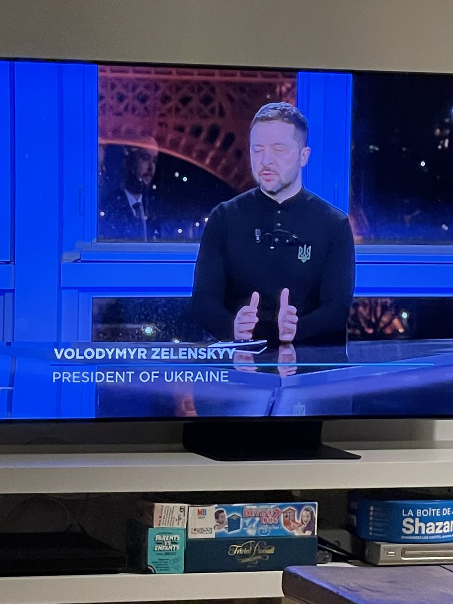 Christian H Schierer (@chsvwzf) on Twitter photo In 50 (!) Länder wird eben das exklusive Interview mit <a href="/ZelenskyyUa/">Volodymyr Zelenskyy / Володимир Зеленський</a> 🇺🇦 übertragen!
Top Journalist:innen wie Caroline Roux, France Télévisions 🇫🇷, Jeremy Bowen, BBC 🇬🇧, Jessy Wellmer, ARD 🇩🇪 und Joakim Klementi, Estonian Public Broadcasting 🇪🇪 stellen Fragen.
Wo ist der <a href="/ORF/">ORF</a>? In 50 (!) Länder wird eben das exklusive Interview mit <a href="/ZelenskyyUa/">Volodymyr Zelenskyy / Володимир Зеленський</a> 🇺🇦 übertragen!
Top Journalist:innen wie Caroline Roux, France Télévisions 🇫🇷, Jeremy Bowen, BBC 🇬🇧, Jessy Wellmer, ARD 🇩🇪 und Joakim Klementi, Estonian Public Broadcasting 🇪🇪 stellen Fragen.
Wo ist der <a href="/ORF/">ORF</a>?