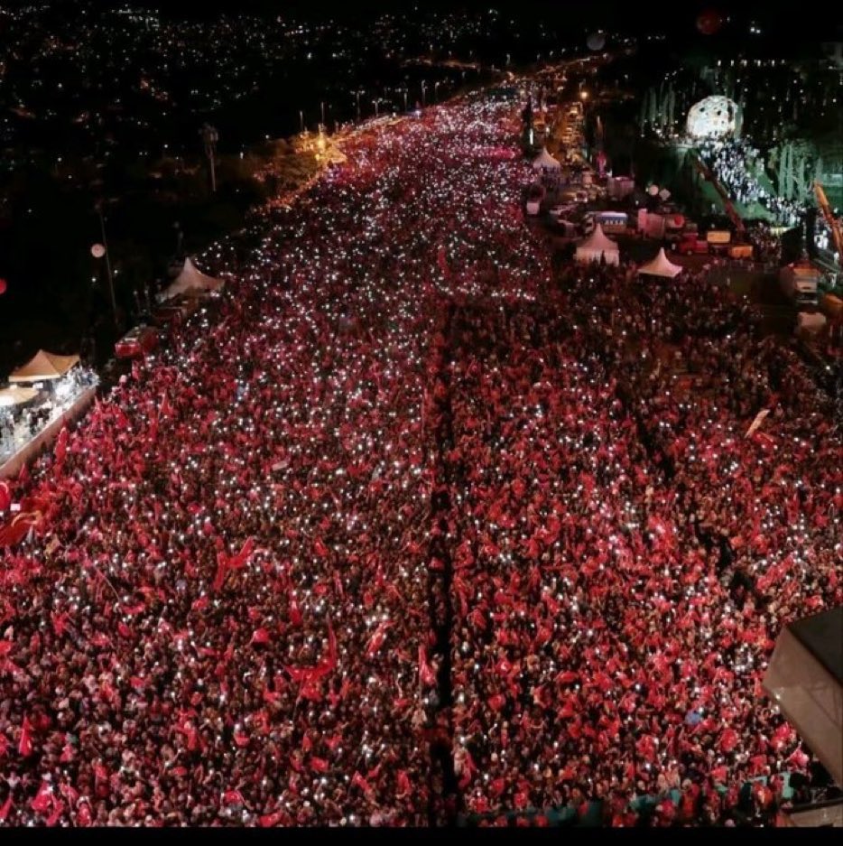 kelcandir's tweet photo. Bir adam ölecek                     fikirleri asla. https://t.co/PTUa84xvaY