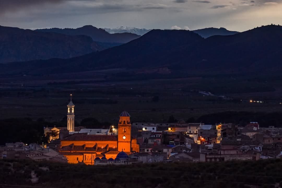 📸😍¡Qué preciosidad de foto! Hellín con la Iglesia de la Asunción y Santuario del Rosario, y al fondo el 🏔️Calar del Mundo nevado, este fin de semana. #CamposdeHellín #Albacete #meteoAB

© José Antonio Maciá Gómez