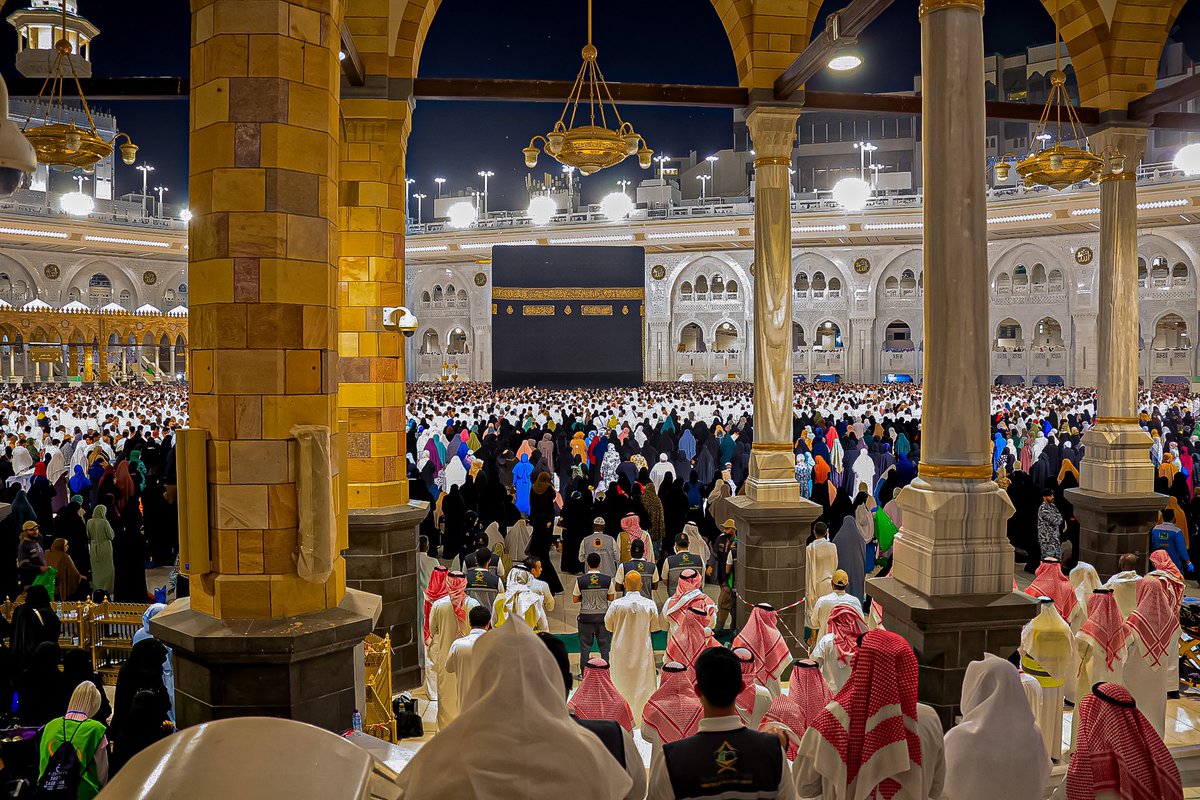 Meshal__159's tweet photo. مشاهد روحانية 📸📸
من ليلة ٢٧ في رحاب الحرم المكي 🕋
اللهم تقبل منا ومنكم صالح الأعمال، وبلغنا ليلة القدر 

﴿ سَلَامٌ هِيَ حَتَّىٰ مَطْلَعِ ٱلْفَجْرِ ﴾ 

#ليلة_٢٧ #الحرم_المكي https://t.co/3iyiOWaGWE