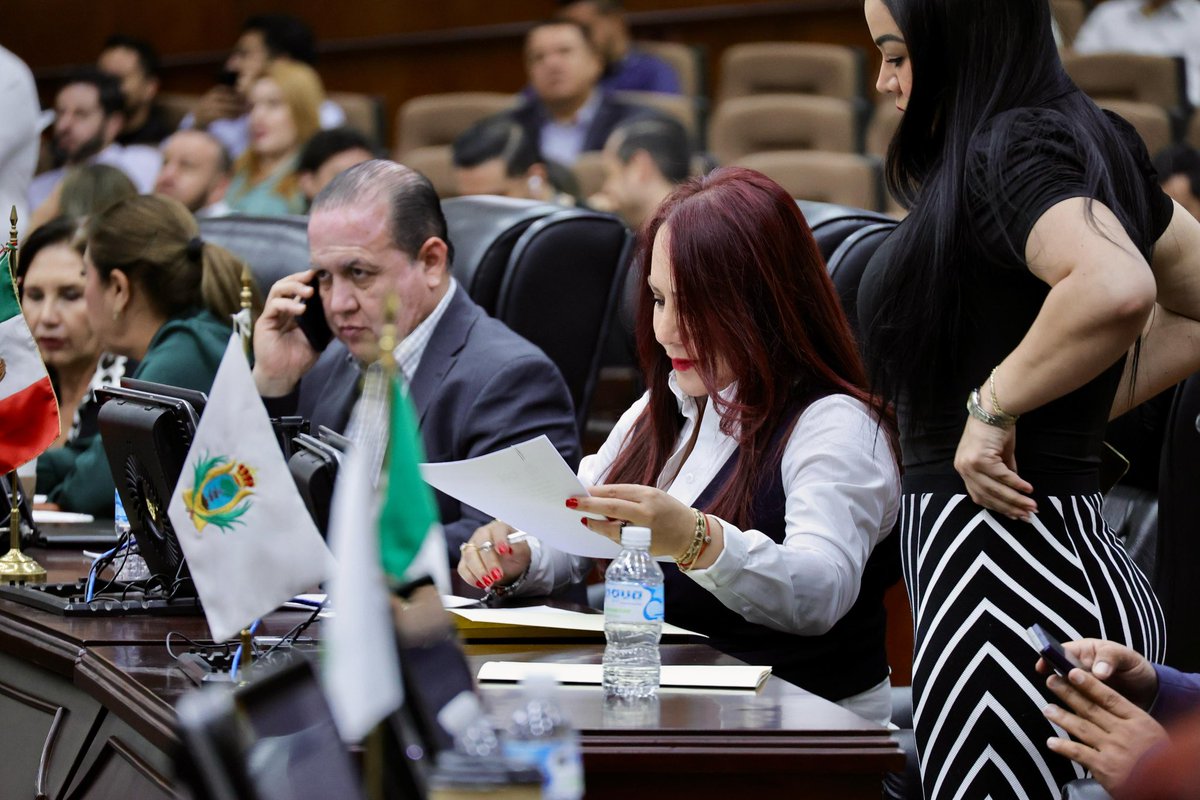 Sandra12Amaya's tweet photo. 📄 En sesión, avanzamos en iniciativas y reformas que benefician a nuestra gente. 

El compromiso es claro: legislar con responsabilidad y siempre en favor del bienestar de las y los duranguenses.

#Morena https://t.co/EBtk0DvhzT